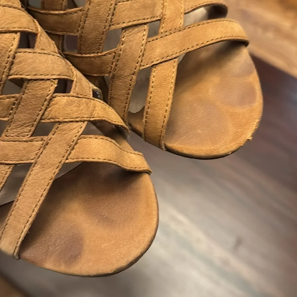 Eileen Fisher tan heeled women’s wedge sandals size 8